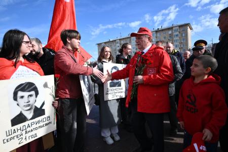 «Не забудем, не простим!»: акция КПРФ памяти защитников Белого дома в октябре 1993 года