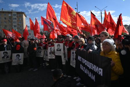 «Не забудем, не простим!»: КПРФ провела акцию памяти защитников Белого дома в октябре 93-го