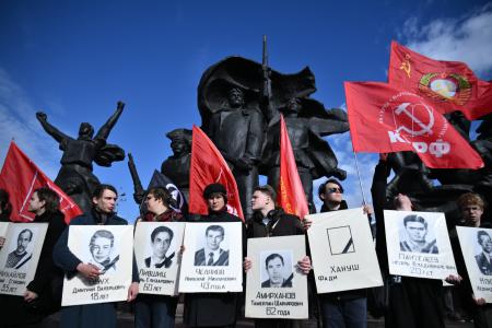 «Не забудем, не простим!»: КПРФ провела акцию памяти защитников Белого дома в октябре 93-го
