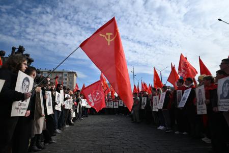 «Не забудем, не простим!»: КПРФ провела акцию памяти защитников Белого дома в октябре 93-го