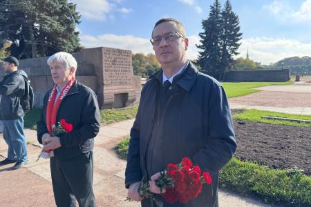 В Санкт-Петербурге состоялась акция памяти защитников советской власти в октябре 1993 года