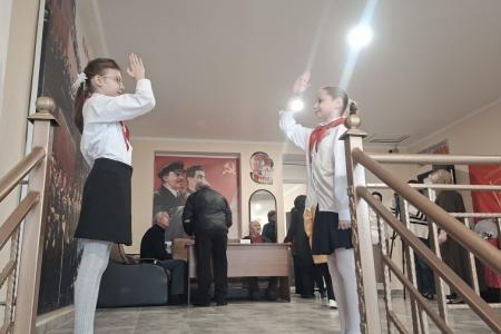 В Цхинвале отметили 108-летие Ленинского комсомола: связь поколений и верность традициям