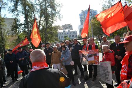 Память зовёт к борьбе! Воронежские коммунисты почтили память жертв чёрного октября 1993 года