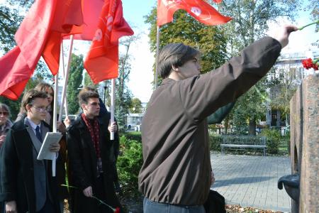 Память зовёт к борьбе! Воронежские коммунисты почтили память жертв чёрного октября 1993 года