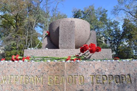 Память зовёт к борьбе! Воронежские коммунисты почтили память жертв чёрного октября 1993 года