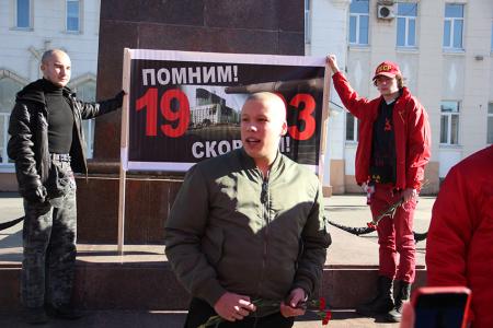 Верность идеалам коллективизма: Жители Иванова почтили память жертв расстрела Дома Советов