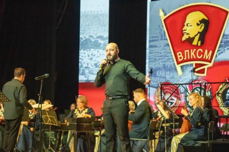 Пели всем залом под «Золотую мелодию»: Как коммунисты и комсомольцы Ижевска отпраздновали День комсомола