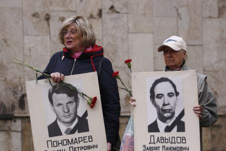 Москва. Репортаж о прошедших траурных мероприятиях по погибшим в Останкино 3 октября 1993 года