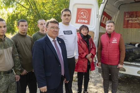 Николай Иванов, Оксана Бойко и курские коммунисты передали гуманитарную помощь бойцам батальона «Булат»