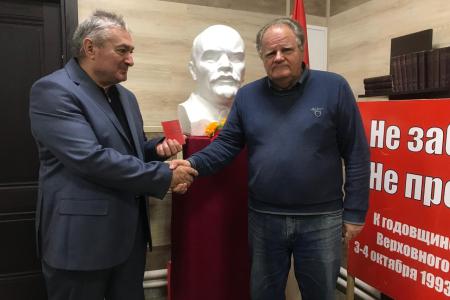 Коммунисты Черкесска в 33-й раз почтили память защитников Советской Конституции