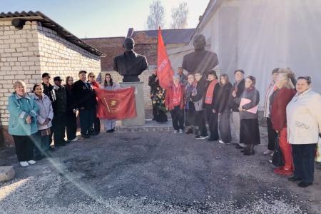 В Ровенском районе Саратовской области почтили память основателей Советского государства в преддверии 108-й годовщины Ленинского комсомола