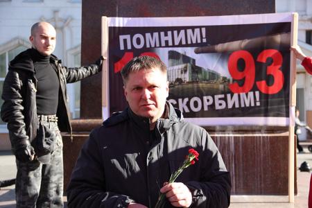 Верность идеалам коллективизма: Жители Иванова почтили память жертв расстрела Дома Советов