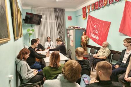 «Комсомол — наша гордость и молодость души!»: Саратовские активисты отметили 108-ю годовщину Ленинского комсомола