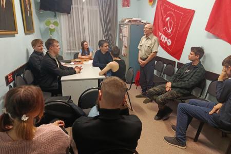 «Комсомол — наша гордость и молодость души!»: Саратовские активисты отметили 108-ю годовщину Ленинского комсомола