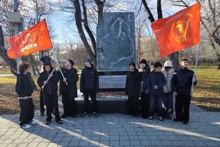 КПРФ ярко отметила 108-ю годовщину Ленинского комсомола в Тюмени