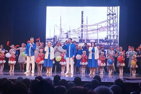 Саратовская область. Праздничный концерт и преемственность поколений: в Балаково отметили День рождения комсомола