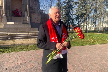 Торжественное возложение цветов в Костроме: День Комсомола у памятника В.И. Ленину