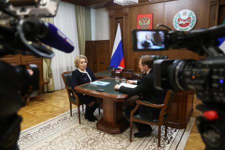 Председатель Совета Федерации Валентина Матвиенко в ходе рабочей поездки в Хакасию провела встречу с главой Республики Валентином Коноваловым