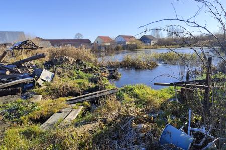 Жители микрорайона Парфёново Тюменской области просят спасти их от подтопления. Они обратились за помощью к депутату КПРФ Тамаре Казанцевой