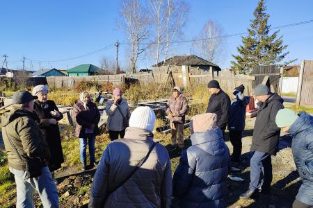Жители микрорайона Парфёново Тюменской области просят спасти их от подтопления. Они обратились за помощью к депутату КПРФ Тамаре Казанцевой