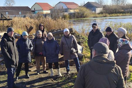 Жители микрорайона Парфёново Тюменской области просят спасти их от подтопления. Они обратились за помощью к депутату КПРФ Тамаре Казанцевой