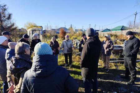 Жители микрорайона Парфёново Тюменской области просят спасти их от подтопления. Они обратились за помощью к депутату КПРФ Тамаре Казанцевой