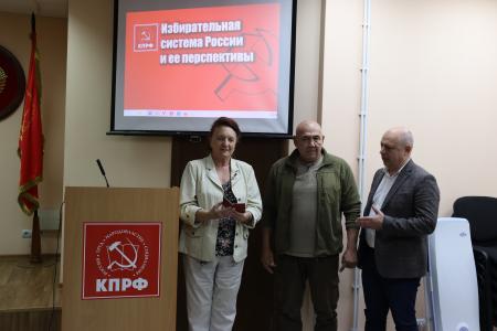 Оружие коммуниста — сила знаний: в Сталинградском обкоме КПРФ открылся новый учебный год политпросвещения