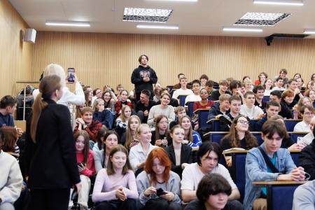 Член ЦК ЛКСМ РФ Александр Сорокин рассказал студентам МГРИ о работе КПРФ и Ленинского комсомола с молодёжью