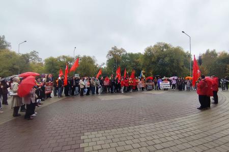 В Тюмени прошёл массовый митинг КПРФ за честные выборы