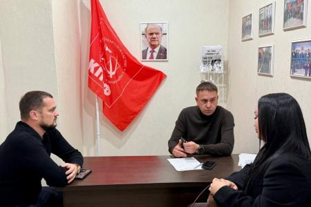 Красные в Ульяновске! Комсомольцы и активисты Заволжского районного отделения КПРФ провели встречу с работниками «Авиастара»