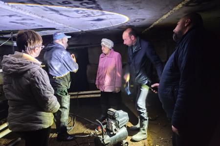 Тюменская область. Тамара Казанцева спустилась в подвал, чтобы лично разобраться: как вернули тепло в дома Учхоза