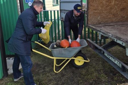 Тюменская область. Активисты КПРФ поделились урожаем с жителями Старой Зареки, пострадавшими от летнего паводка