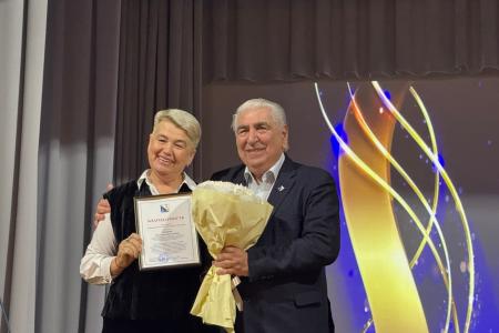 Первый секретарь Севастопольского горкома КПРФ Василий Пархоменко поздравил с 55-летием школу № 22 им. Н.А. Острякова