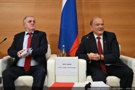 Курс на развитие и социальные гарантии: фракция КПРФ во главе с Зюгановым заставила министров ответить на острые вопросы регионов