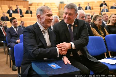 Курс на развитие и социальные гарантии: фракция КПРФ во главе с Зюгановым заставила министров ответить на острые вопросы регионов