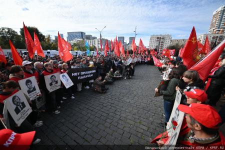 «Не забудем, не простим!»: КПРФ провела акцию памяти защитников Белого дома в октябре 93-го