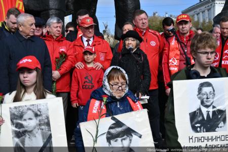 «Не забудем, не простим!»: КПРФ провела акцию памяти защитников Белого дома в октябре 93-го
