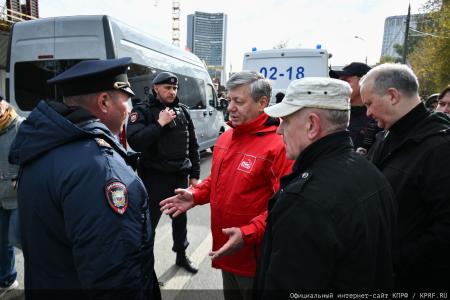 «Не забудем, не простим!»: КПРФ провела акцию памяти защитников Белого дома в октябре 93-го