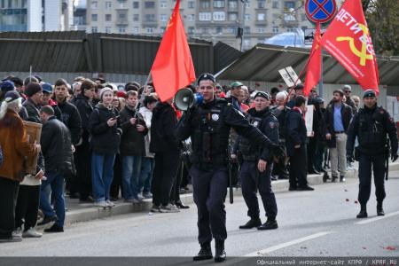 «Не забудем, не простим!»: КПРФ провела акцию памяти защитников Белого дома в октябре 93-го
