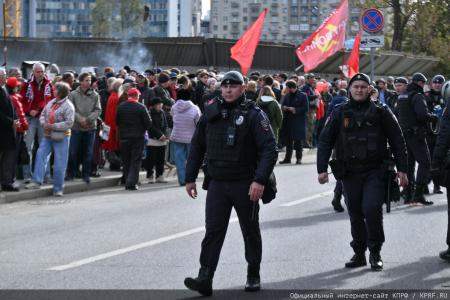 «Не забудем, не простим!»: КПРФ провела акцию памяти защитников Белого дома в октябре 93-го