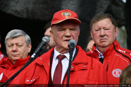 «Не забудем, не простим!»: КПРФ провела акцию памяти защитников Белого дома в октябре 93-го
