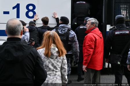 «Не забудем, не простим!»: КПРФ провела акцию памяти защитников Белого дома в октябре 93-го