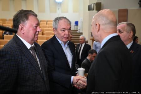 Курс на развитие и социальные гарантии: фракция КПРФ во главе с Зюгановым заставила министров ответить на острые вопросы регионов
