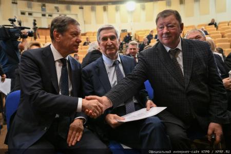 Курс на развитие и социальные гарантии: фракция КПРФ во главе с Зюгановым заставила министров ответить на острые вопросы регионов