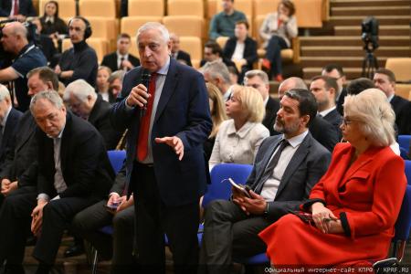 Курс на развитие и социальные гарантии: фракция КПРФ во главе с Зюгановым заставила министров ответить на острые вопросы регионов