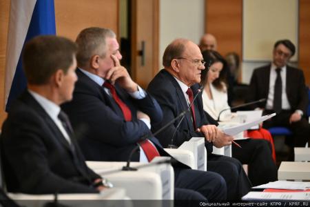 Курс на развитие и социальные гарантии: фракция КПРФ во главе с Зюгановым заставила министров ответить на острые вопросы регионов