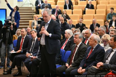 Курс на развитие и социальные гарантии: фракция КПРФ во главе с Зюгановым заставила министров ответить на острые вопросы регионов