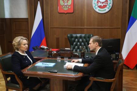 Председатель Совета Федерации Валентина Матвиенко в ходе рабочей поездки в Хакасию провела встречу с главой Республики Валентином Коноваловым
