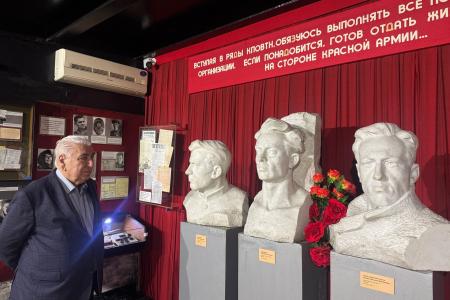 Хранители героического духа: Василий Пархоменко поздравил коллектив Дома-музея Севастопольского подполья с 59-летием
