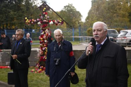 Москва. Репортаж о прошедших траурных мероприятиях по погибшим в Останкино 3 октября 1993 года